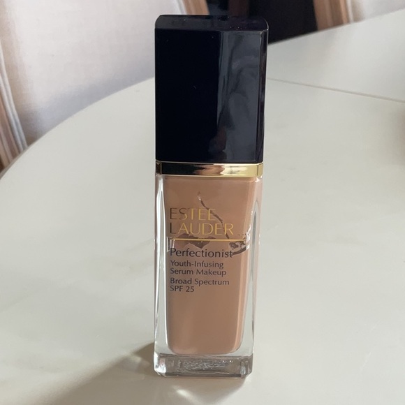 Estee Lauder Other - Estee Lauder Perfectionist Youth-Infusing Serum Makeup SPF 25 - Fresco